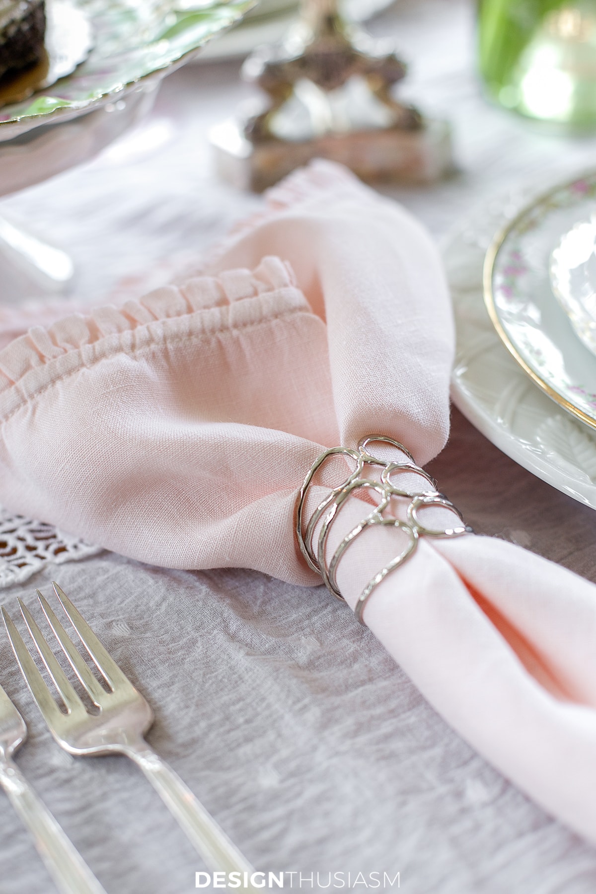 vintage tablescapes linen napkins