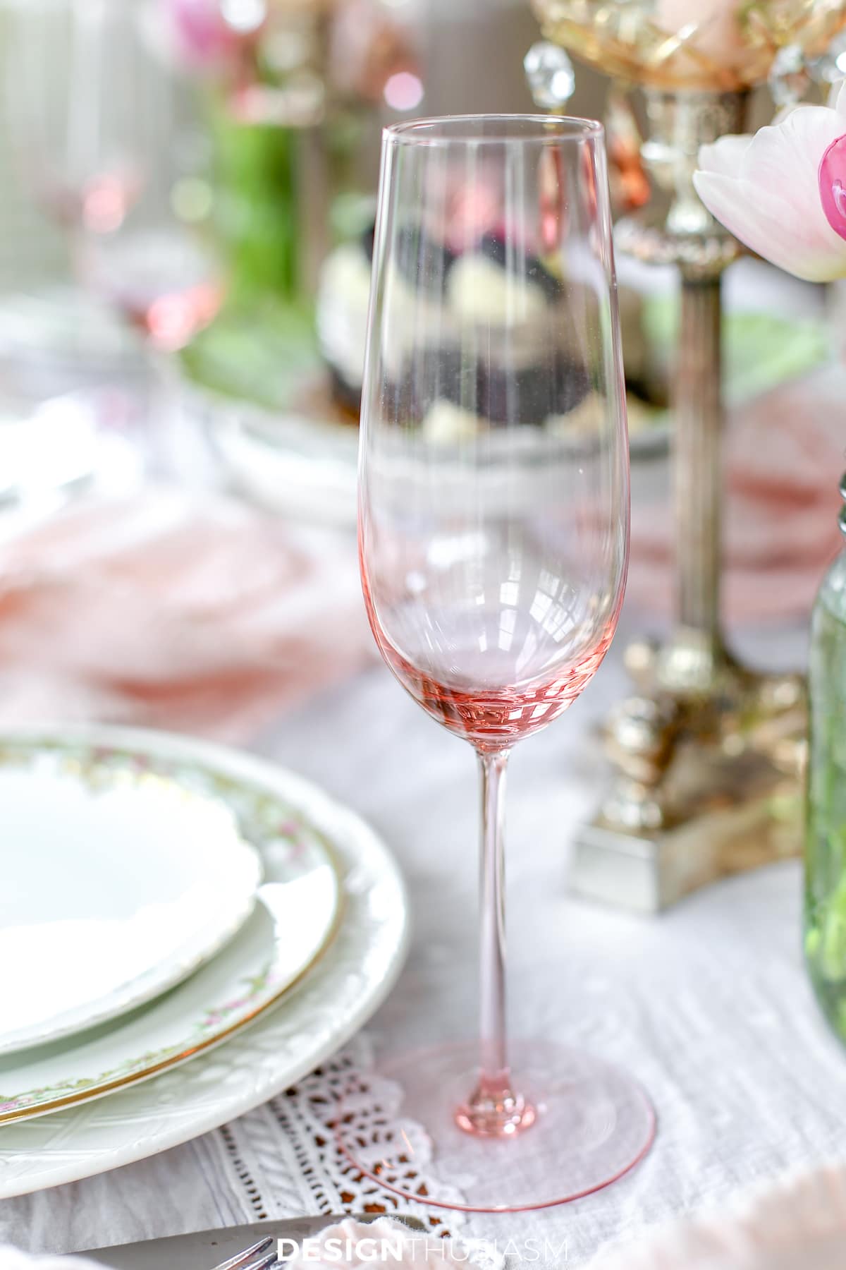 vintage tablescapes pink champagne flutes