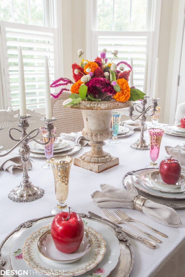 Apple Decor: Celebrating the Fall Harvest with a Colorful Table Setting