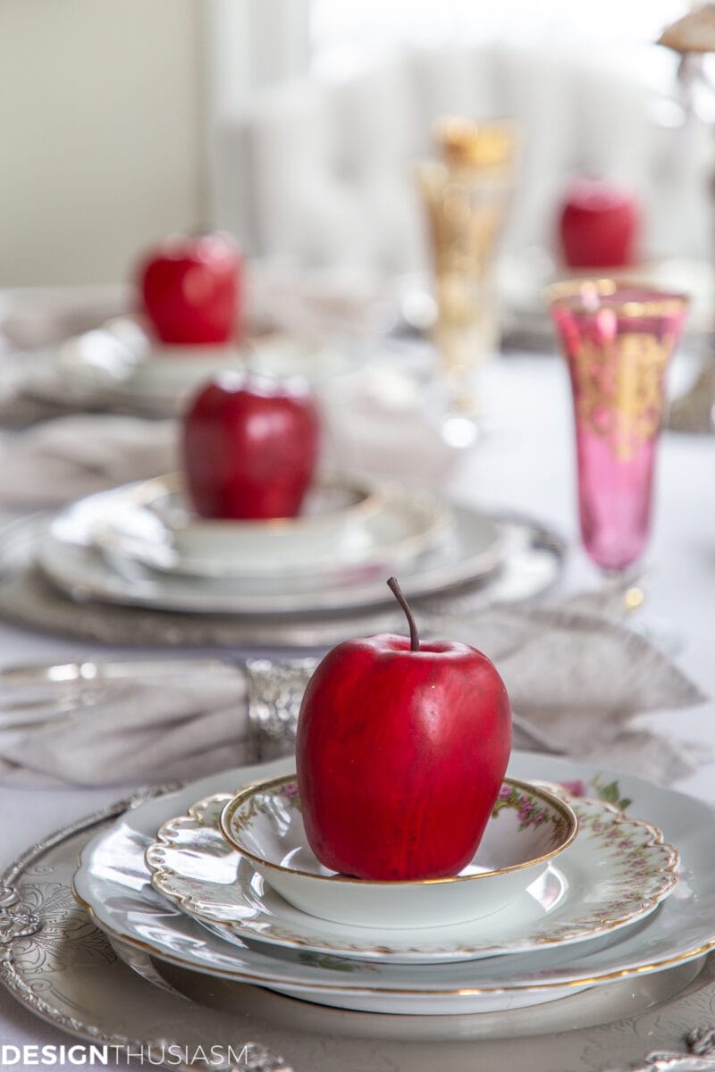 Apple Decor: Celebrating the Fall Harvest with a Colorful Table Setting