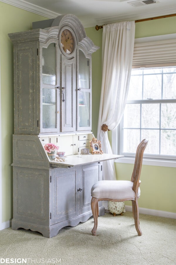 Shelf Decor: How to Style a TV Wall with Pretty Bedroom Shelves